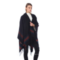 Nouveau design 130 * 150CM 100% ACRYLIQUE Automne / Hiver chaud manteau de mode poncho